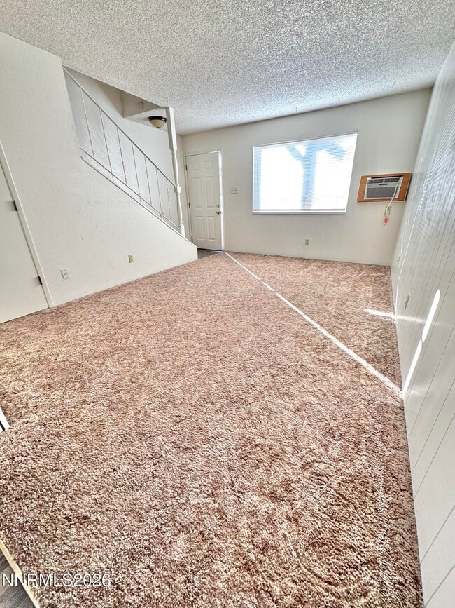 Building Photo - 825 Belli Dr