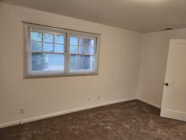 Building Photo - 16350 SE Vineyard Ln