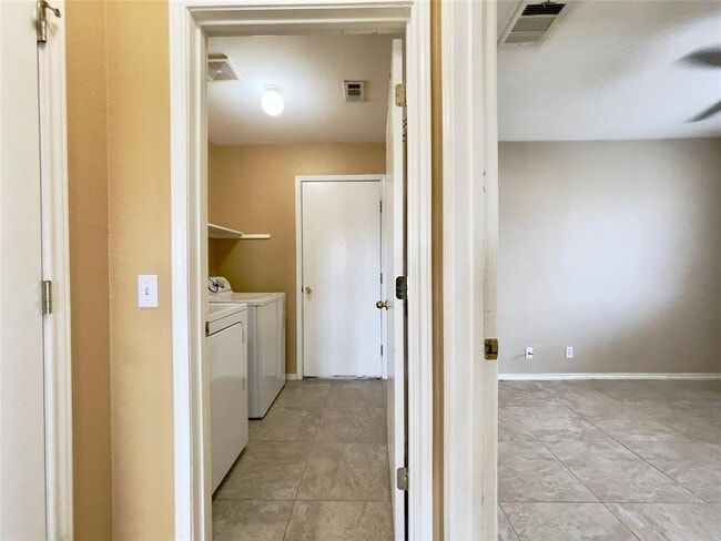 Building Photo - 318 Mitchell Dr