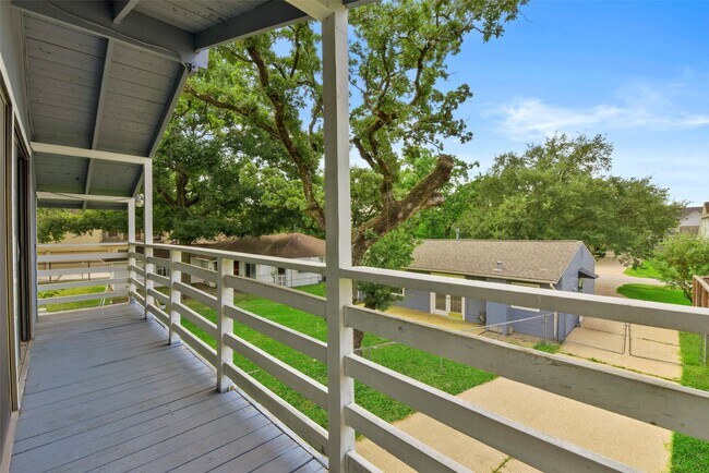 Building Photo - 950 Lamonte Ln