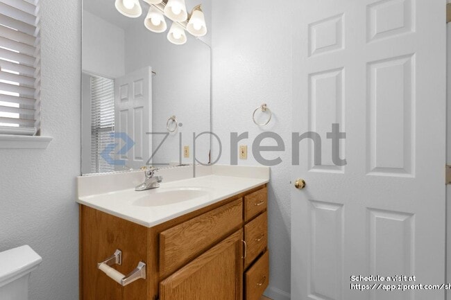 Building Photo - 1918 Ajay Dr