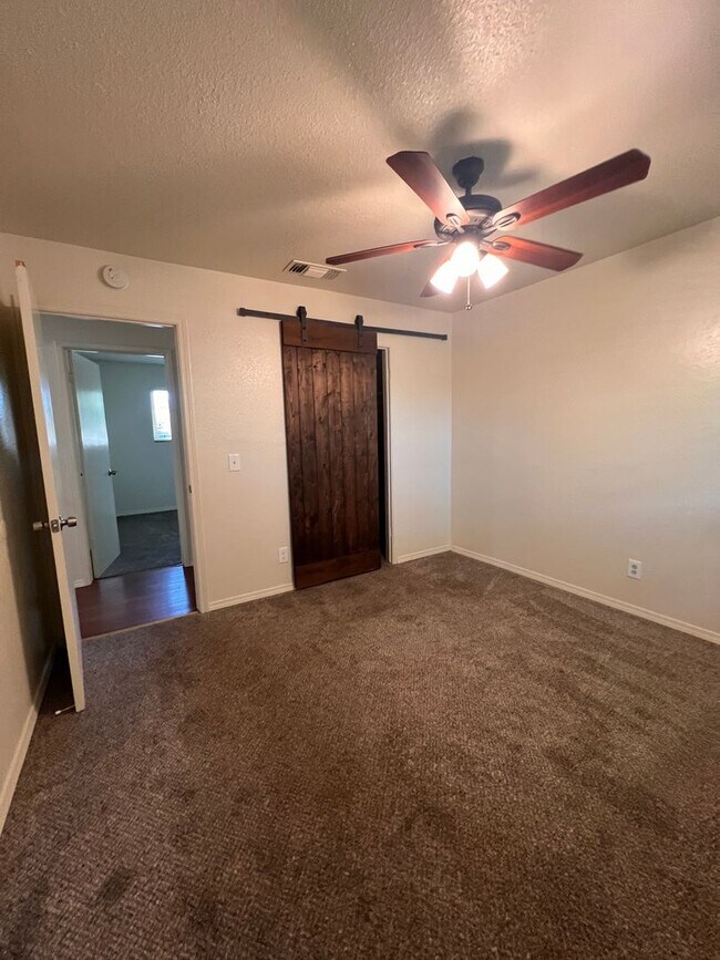 Building Photo - Available right away - 4 bedroom 2 bath