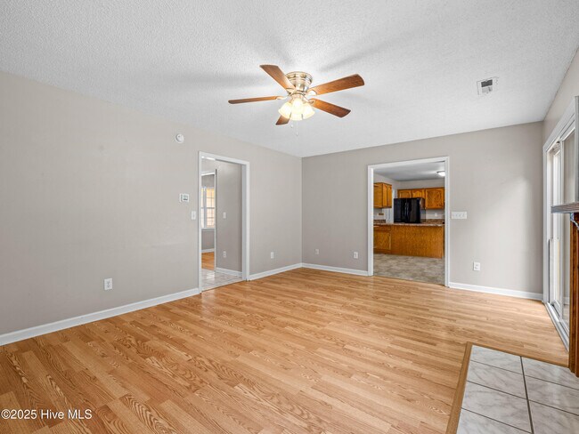 Building Photo - 882 Pine Valley Rd