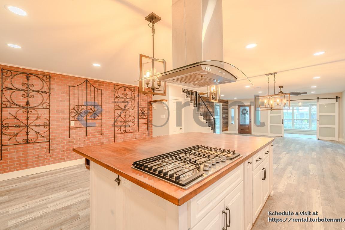 Building Photo - 722 Riveredge Dr