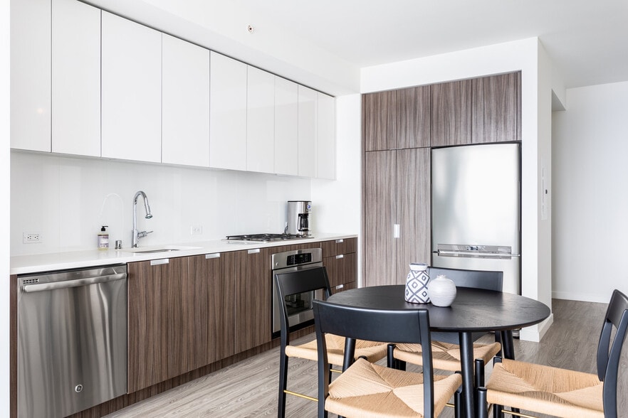 Building Photo - 3560 Rambla Pl