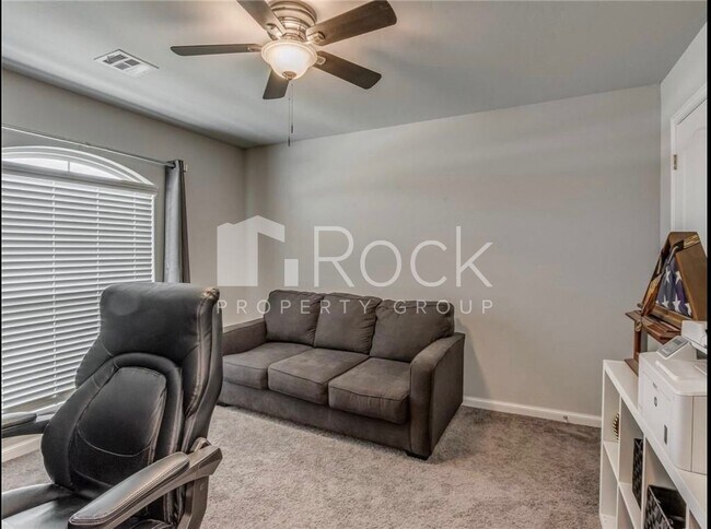 Building Photo - Gorgeous 4 Bedroom Home with Storm Shelter