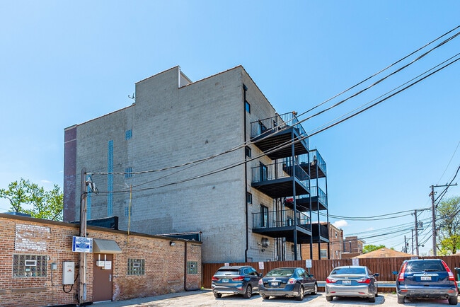 Building Photo - 7642 W Belmont Ave