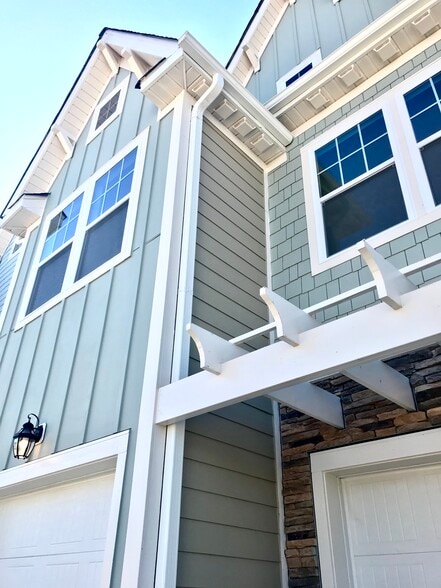 Building Photo - 615 Metro Sta