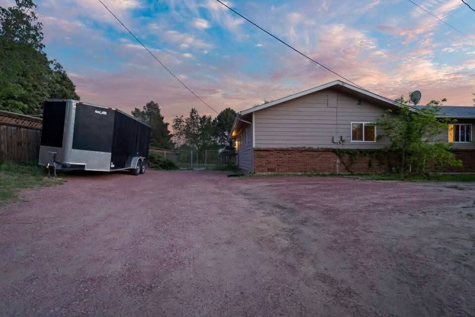 Building Photo - 1400 Acacia Dr