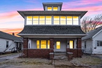 Building Photo - 908 Forsythe St