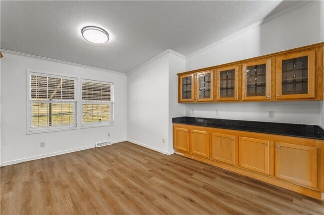 Building Photo - 1017 Ravine St