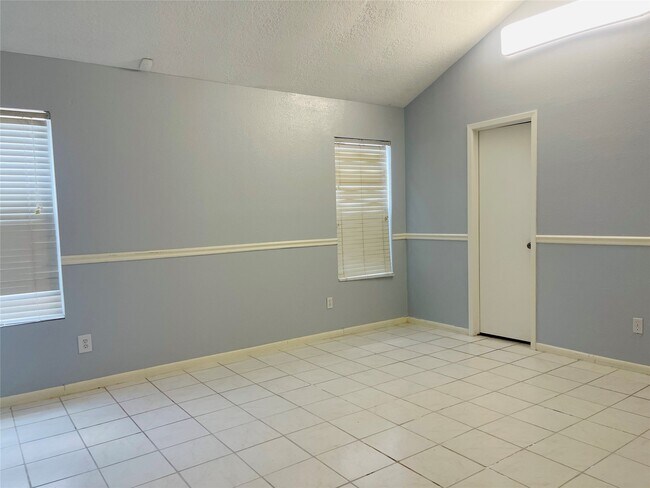 Building Photo - 6823 Songbrook Dr