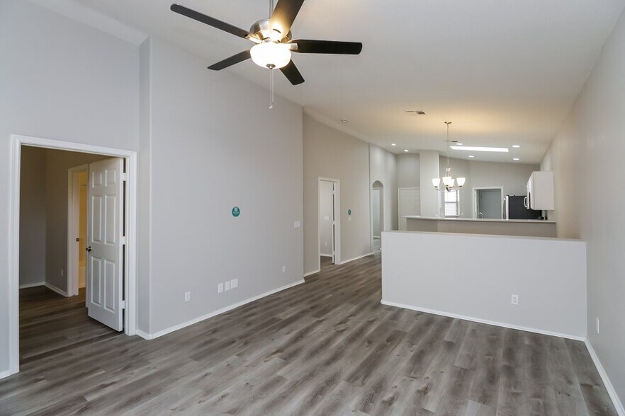 Building Photo - 84 S Laveen Pl