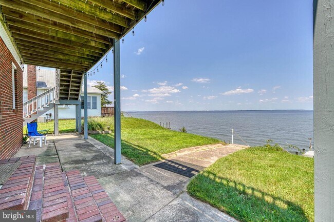 Building Photo - 2166 Lake Dr