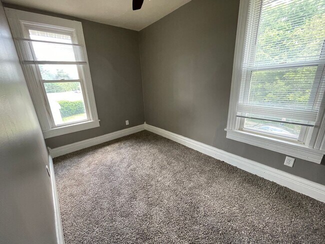 Building Photo - 2 Bedroom, 1.5 Bathroom Duplex