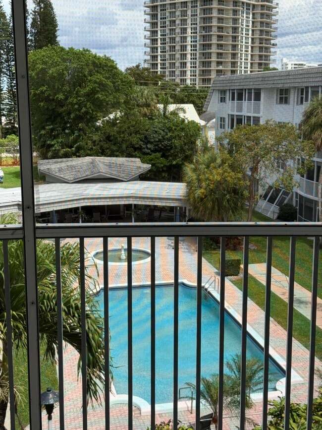 Building Photo - 200 W Camino Real