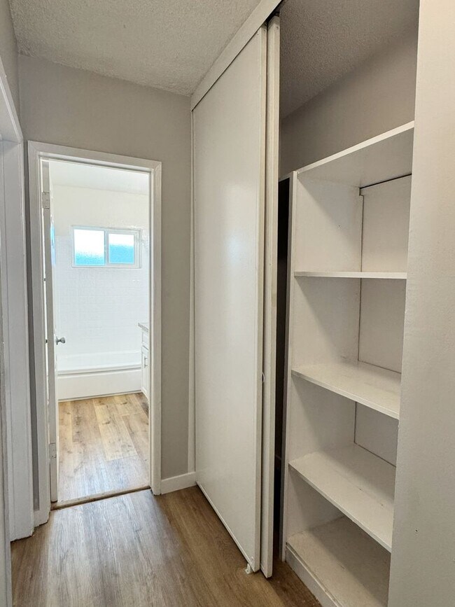 Building Photo - Bright Ground-Level 2-Bedroom with Great Storage