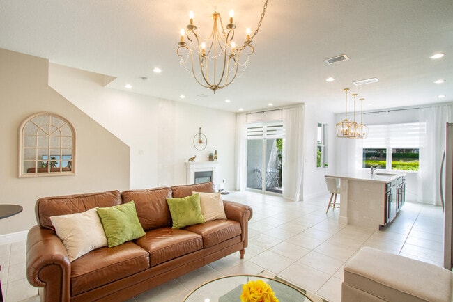 Building Photo - 587 Sanderling Cir