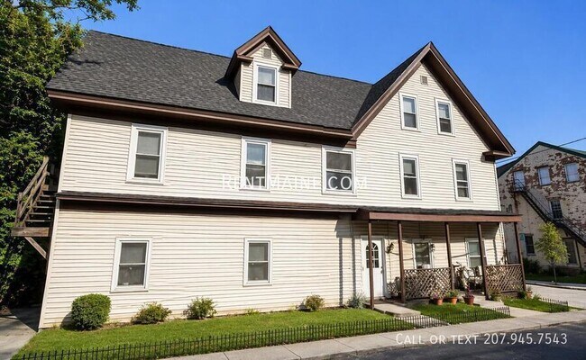 Building Photo - 104 Main St