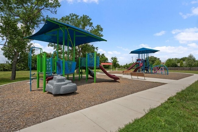 Building Photo - 102 Evergreen Cir