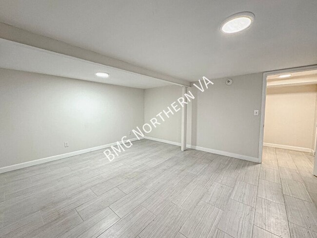 Building Photo - 4412 Volta Pl NW