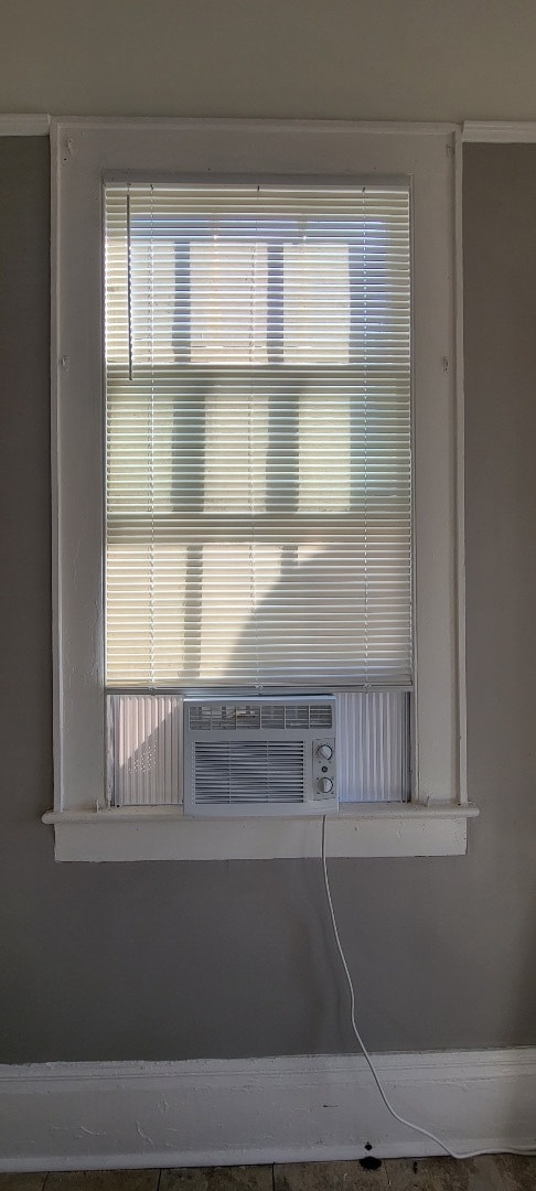 Building Photo - 922 N Roman St