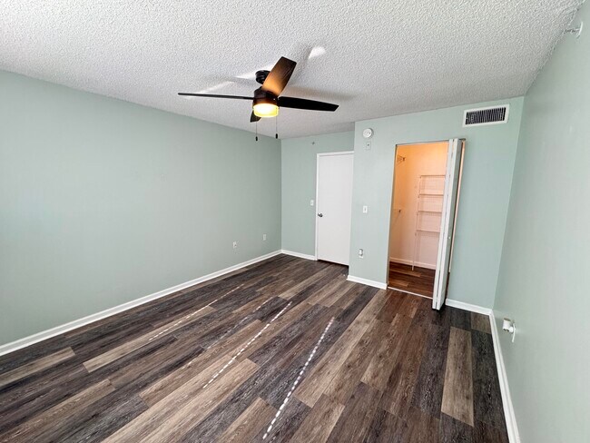 Building Photo - 7896 Sonoma Springs Cir