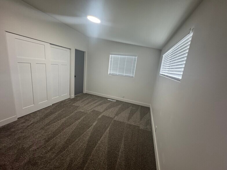 Building Photo - 2171 W Kirkham Way