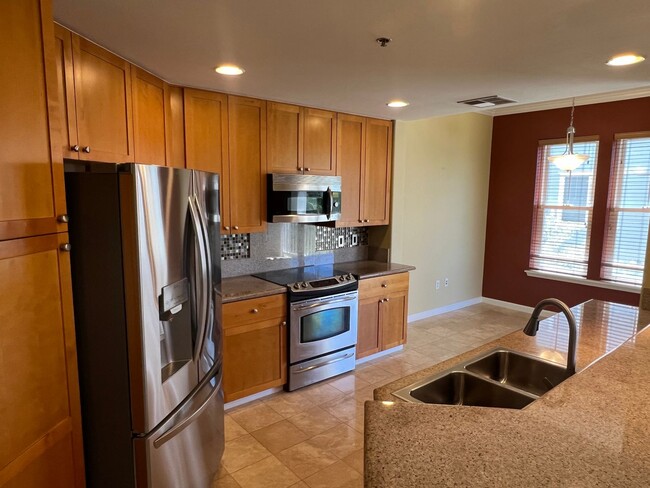 Building Photo - Colony at the Peninsula - 3 Bedroom 2 bath...