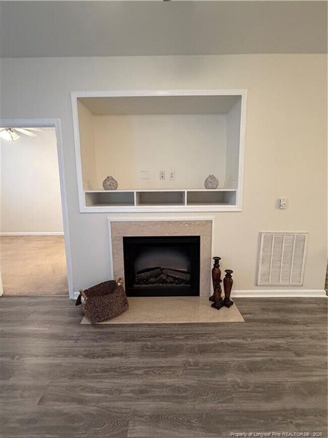 Building Photo - Spacious 2 bedroom available now!