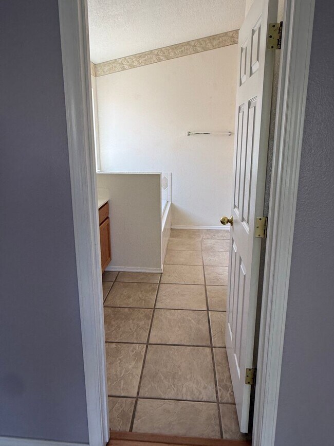 Building Photo - NW Home