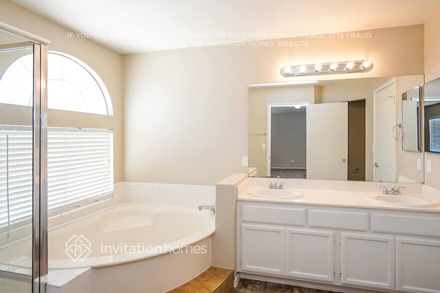 Building Photo - 2865 Palleta Dr