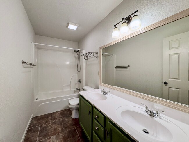 Building Photo - 36 Talladega Loop