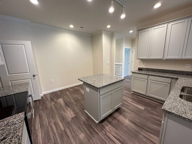 Building Photo - Townhouse / Whitsett