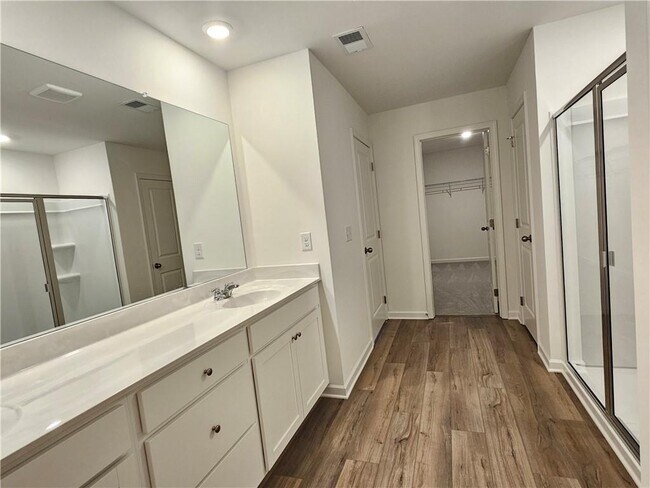 Building Photo - 2427 Livi Ln