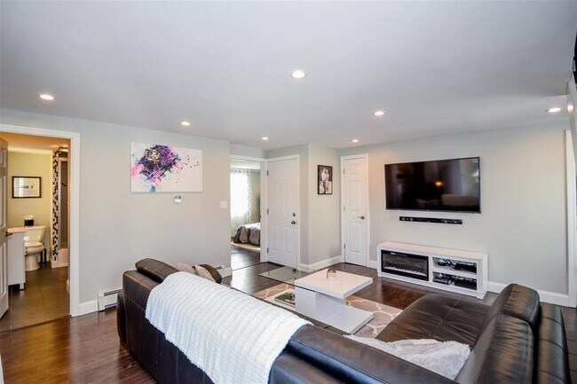 Building Photo - 87 Union St