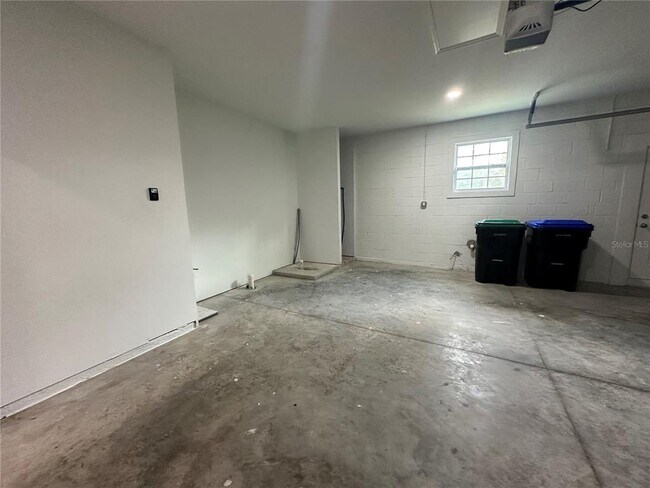 Building Photo - 18115 Cedarhurst Rd