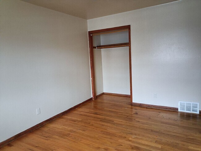 Building Photo - 7308-7312 W Mill Rd