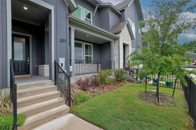 Building Photo - 207 Flowers Ave