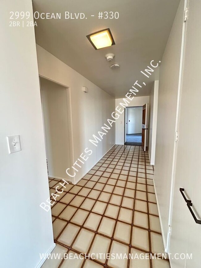 Building Photo - Large, Pet-Friendly Condo with Ocean Views...