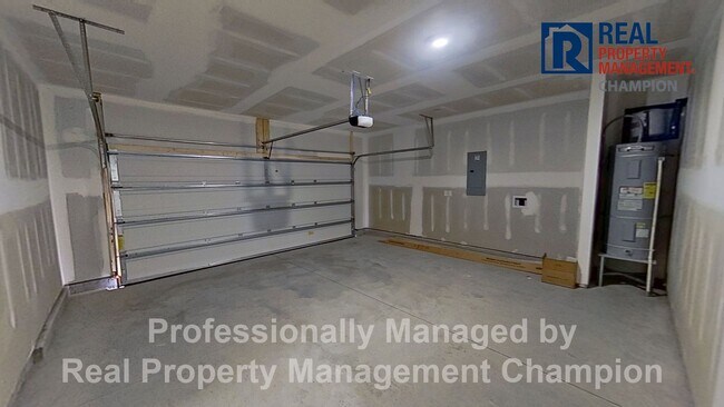 Building Photo - 1095 Hanson Dr
