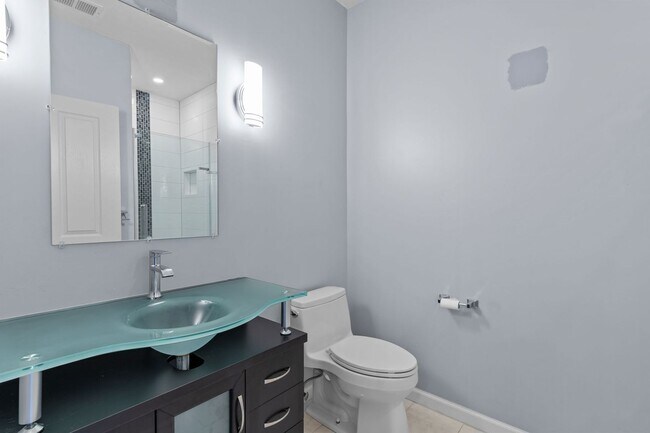 Building Photo - For Rent in Norfolk!