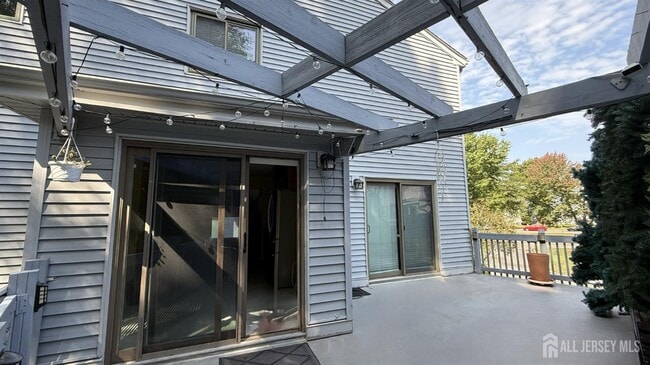 Building Photo - 5 Viburnum Ct