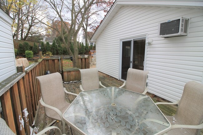 Building Photo - 16 Grendon Ln