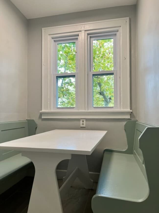 Building Photo - 1 Bedroom 1 Bath Townhome in Point Breeze