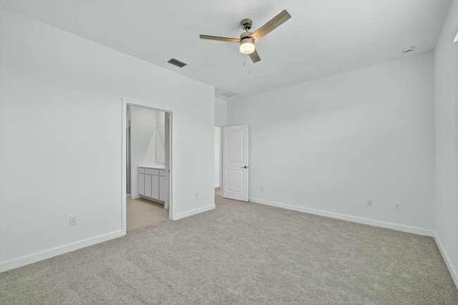 Building Photo - 309 SE Crossoak Ln