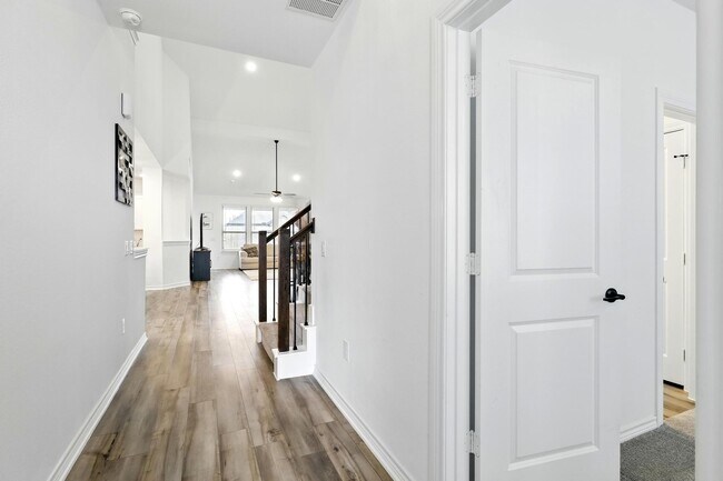 Building Photo - 15727 Rosemary Hl Ln