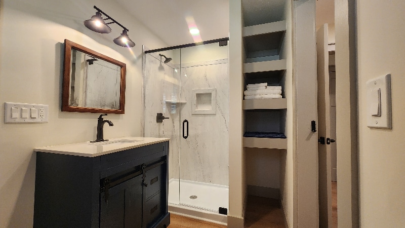 Building Photo - 1704 S Forest Dr