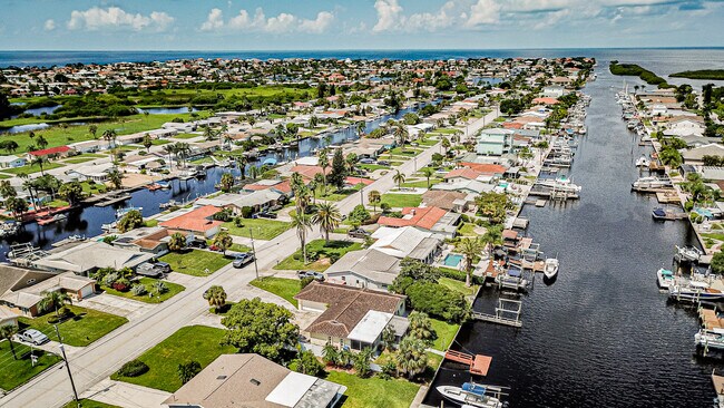 Building Photo - 4149 Floramar Ter