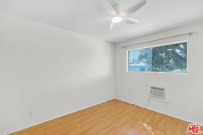 Building Photo - 5524 Elmer Ave